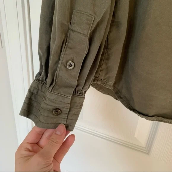 Calvin Klein Army Green Pop Over Blouse Size Large - Picture 8 of 9